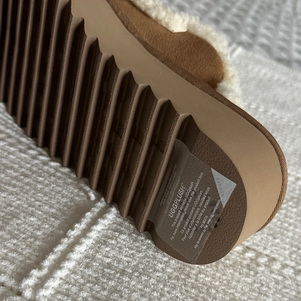 🌿 UGG Slipper/Shoes. NWT. - Picture 5 of 15